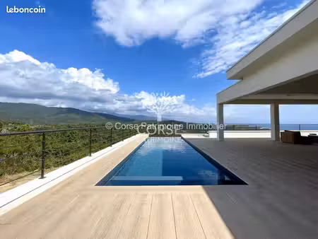 villa 8 pièces 250 m²