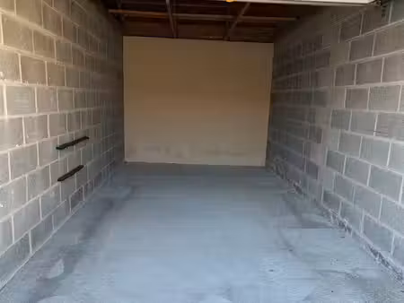 a vendre garage dans résidence sécurisée qui peut convenir pour du stockage