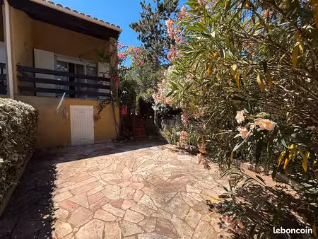rare à la vente petite maison jumelée t2 à 80 m de la plage avec terrasse  jardin et parki