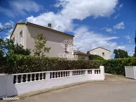 villa 4 pièces 115 m²