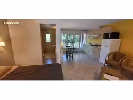 studio 30m² au calme dans pinède avec terrasse
