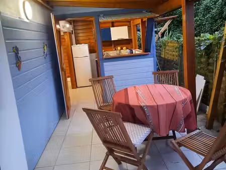 studio récent  tout équipé  dans une propriété calme et luxuriante