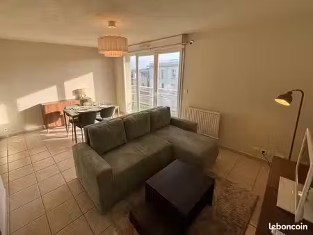 t2 meublé avec balcon  parking et piscine