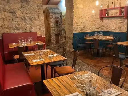 à saisir - fonds de commerce restaurant dans un cadre exceptionnel - un des plus beaux vil