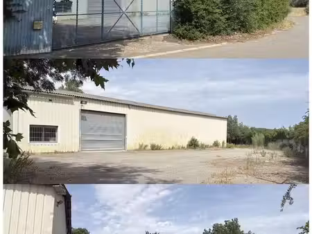 terrain avec bâtiments