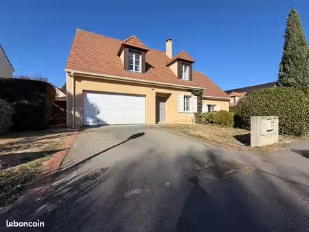maison 8 pièces 218 m²