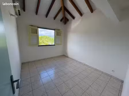 t3 avec grande terrasse  mezzanine et 2 parkings privés – trinité  brin d’amour