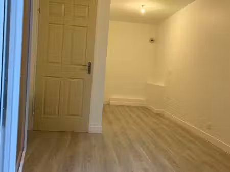 bureau 16 m² + terrasse privative – centre bobigny – métro/tram – charges faibles