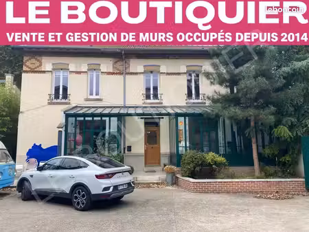 boutique 842 m² pantin