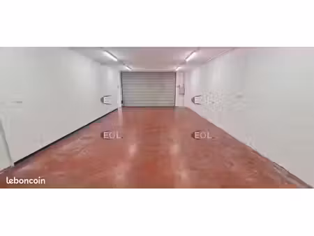 local d'activité 100 m²