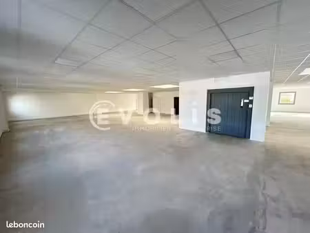 bureaux 673 m²