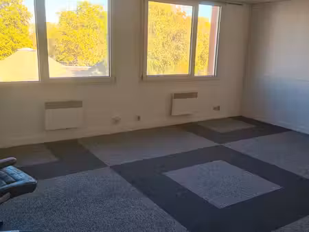 local professionnel 32 m² à louer – évry-courcouronnes