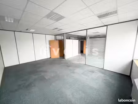 bureaux 305 m²