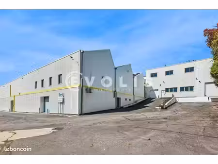 local d'activité 3 850 m²