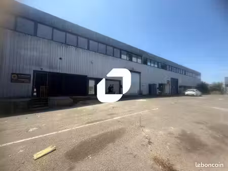 local commercial 2 450 m²
