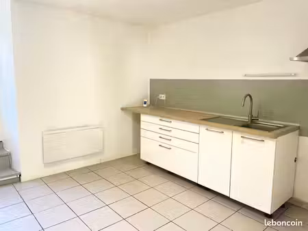 maison de ville 65m2 avec cours  garage et cave