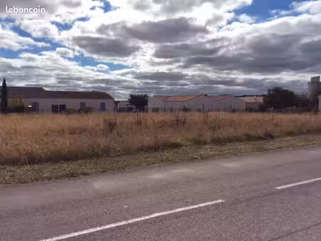 terrain à bâtir de 800 m2 au prix de 35000 à brizambourg (17)