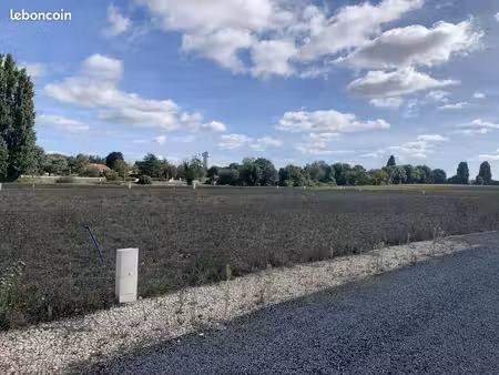 terrain à bâtir de 396 m2 au prix de 34000 à gemozac (17)