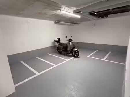 3 emplacements de parking moto