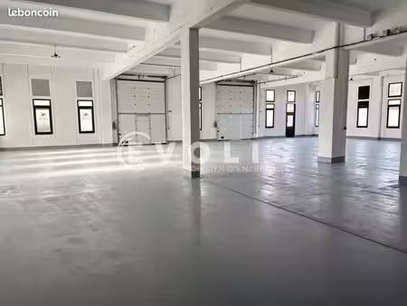 local logistique 849 m²