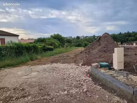 terrain 630 m² saintes