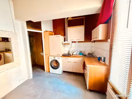 joli studio avec mezzanine et cave  3 min rer a  ligne 1