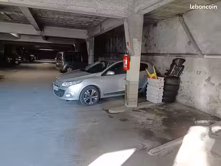 place de parking couverte