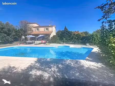 pavillon 7 pièces 240 m²