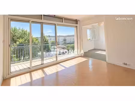 appartement t3 lumineux avec balcon et garage