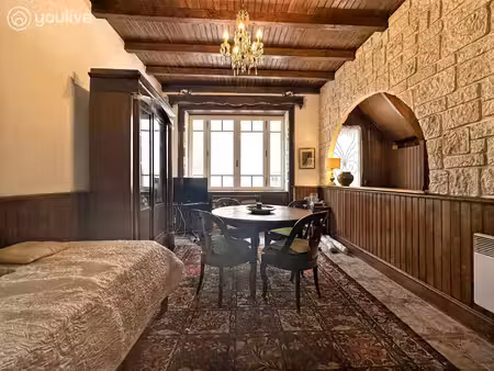 maison dans le bourg de la chaume