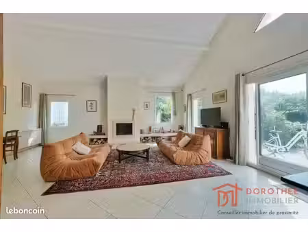 maison 8 pièces 141 m²