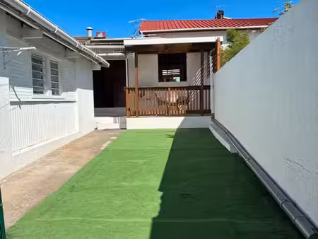 petite maison individuelle meublée avec petite courette