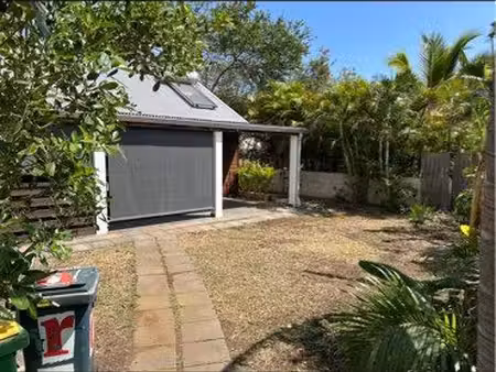 à louer f3 meublé  jardin et terrasse - saline les bains