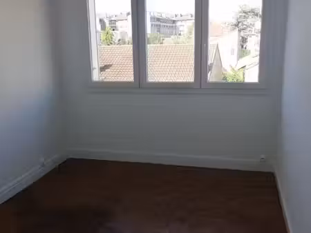 appartement 2 pièces 43 m² (avec parking et cave)