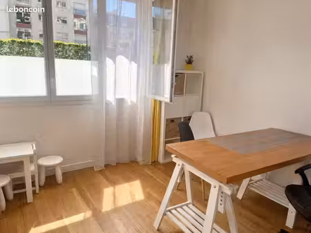 location bureau vincennes