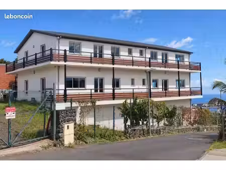 local 680 m² trois mares