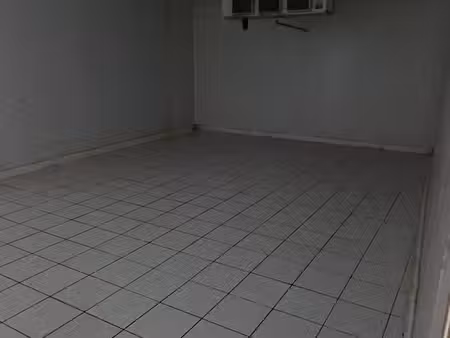 local 150 m² saint-denis