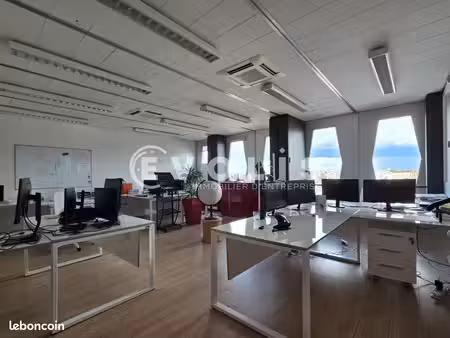 bureaux 61 m²