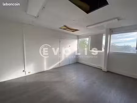 local d'activité 1 173 m²