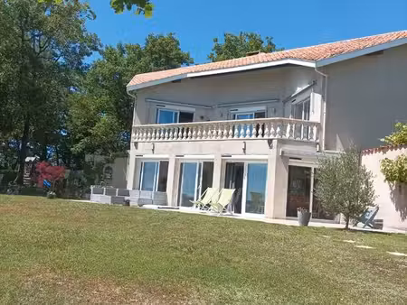 maison d'architecte atypique dominant vallée de la dronne