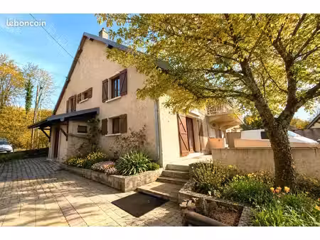 maison 10 pièces 210 m²