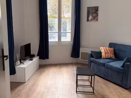 location studio meublé