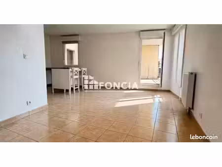 f3 en très bon état avec balcon et parking sous-sol