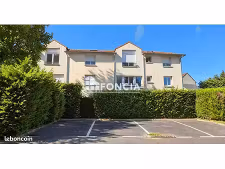 appartement en rez-de-chaussée avec place de stationnement et cave