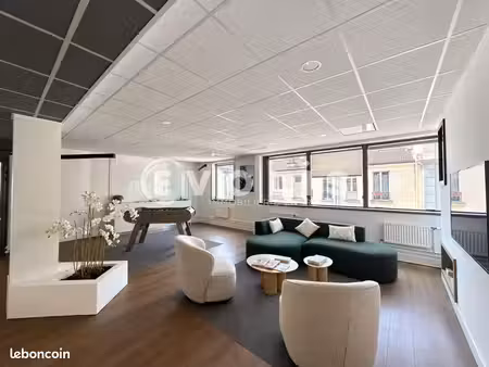 bureau 317 m²