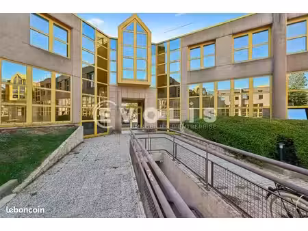 local bureaux 147 m²