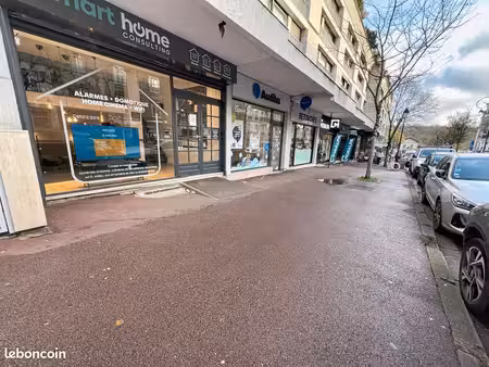 local commercial garches rue principale