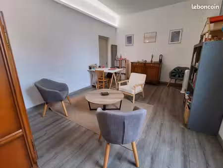 bureau au sein d'un cabinet
