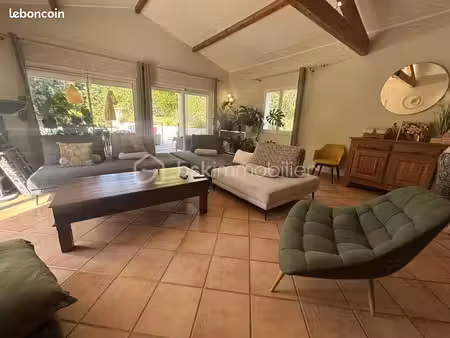 villa 10 pièces 218 m²
