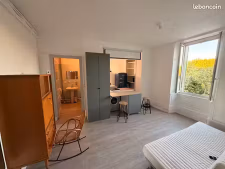 romans centre – 25 m² meublé – calme – tout équipé – parking facile – 450 cc